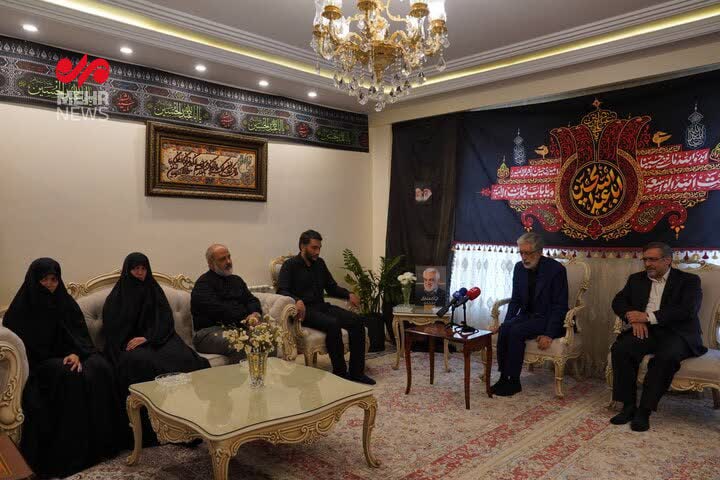 دیدار مشاور عالی رهبر معظم انقلاب اسلامی با خانواده شهید طهرانچی