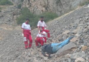 سقوط جوانی از صخره ای در جاده کرج- کندوان