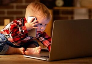 قربانیان کوچک فناوری/ استفاده زیاد از تلفن همراه کودکان را به طیف اوتیسم نزدیک می‌کند