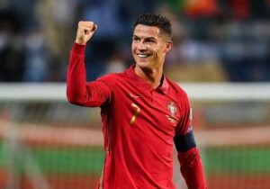 رونالدو زمان خداحافظی‌اش از دنیای فوتبال را اعلام کرد؛CR7به تاریخ می‌پیوندد