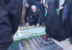 سردار قاآنی به مقام شهید سلیمانی ادای احترام کرد