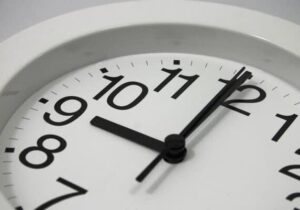 فلسفه تغییر ساعت رسمی در کشورهای مختلف