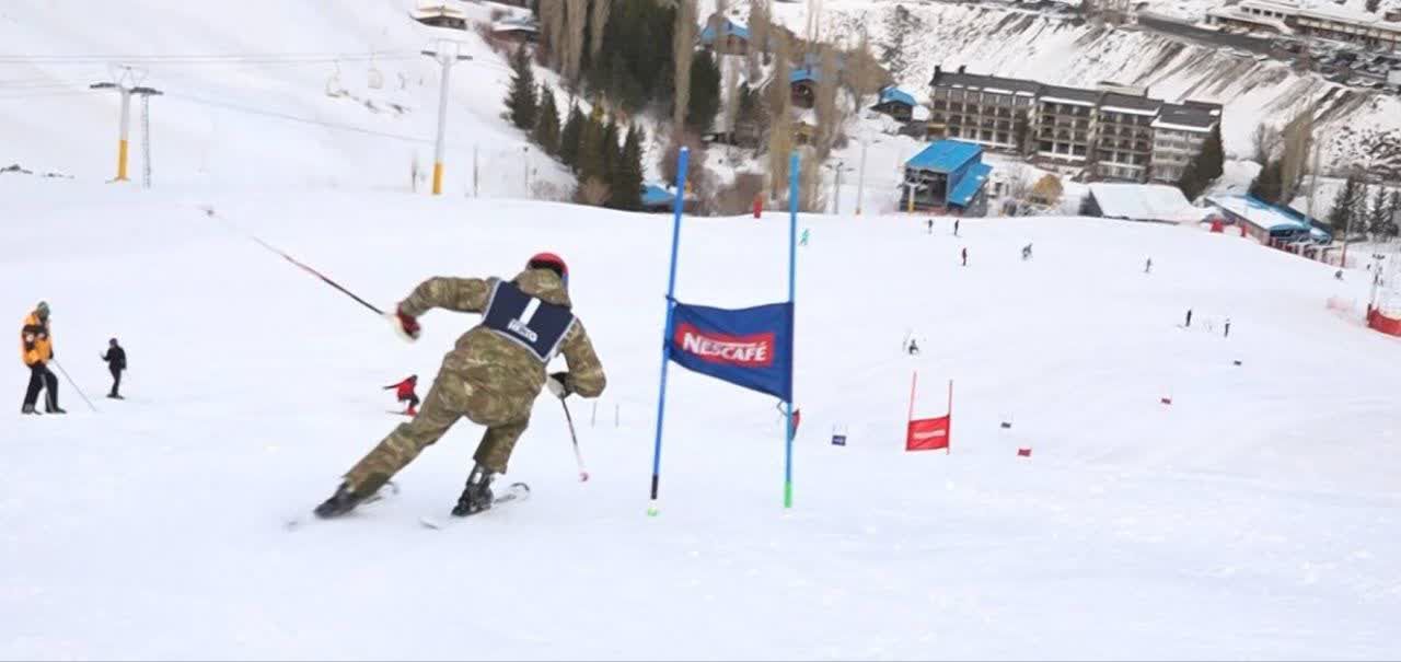 برگزاری مسابقات اسکیِ نیرو‌های مسلح کشور در پیست اسکی بین المللی دیزین