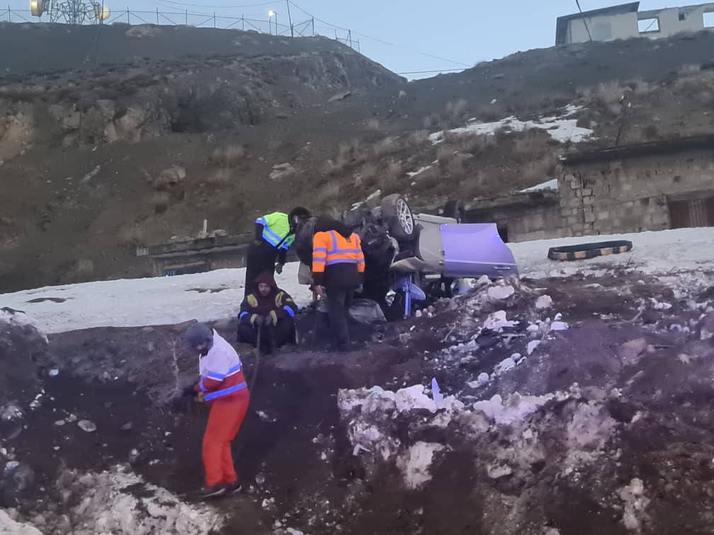 تصادف یک دستگاه دنا، که سه کشته برجای گذاشت