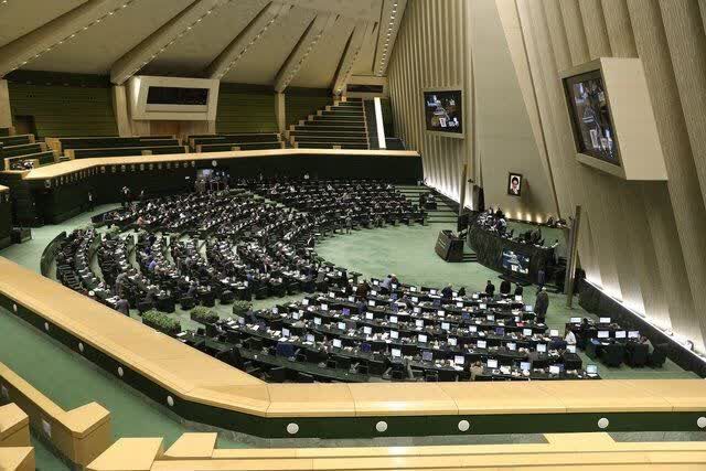 بیانیه مجلس: دفاع مقدس تا پشیمان‌سازی قطعی دشمن ادامه پیدا کند