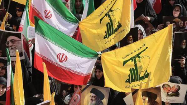 این روزها تولید پرچم، سخت‌ترین کار در ایران است!