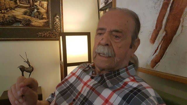 محمد علی کشاورز: این مملکت همه چیز دارد