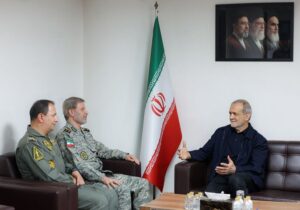 پزشکیان: ارتش با آمادگی عملیاتی بالا اقتدار دفاعی کشور را به نمایش گذاشت