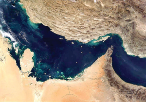 توقف تردد از تنگه هرمز به دلیل تحرکات غیرقانونی نیروهای نظامی آمریکا