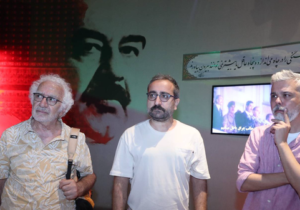 بازدید خبرنگاران بین‌المللی مراسم تشییع رهبر شهید از موزه دفاع مقدس