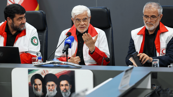 عارف: کشورهای مختلف خواستار برگزاری مراسم تشییع رهبر شهید بودند