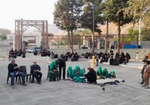 طنین نوای ماتم در سوگ هشتمین خورشید ولایت؛ تعزیه‌خوانی شهادت امام رضا (ع) در روستای کندر برگزار شد