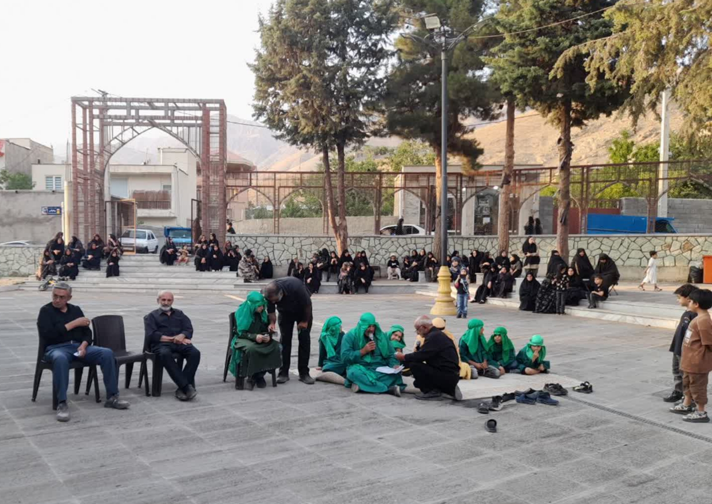 طنین نوای ماتم در سوگ هشتمین خورشید ولایت؛ تعزیه‌خوانی شهادت امام رضا (ع) در روستای کندر برگزار شد
