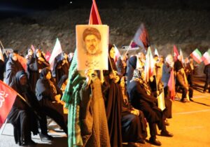 فریاد استکبارستیزی در «ملک‌فالیز» طنین‌انداز شد / رجزخوانی دختر نوجوان در محکومیت جنایات آمریکایی-صهیونیستی