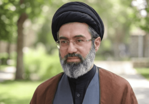 پاسخ رهبر انقلاب به نامه دانشجویان: تا رسیدن به قلّه‌های پیشرفت هم‌عهدیم